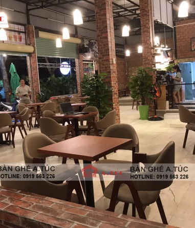 Bộ bàn ghế quán cà phê đẹp, hiện đại trong Quán The Coffee Time  ở Nguyễn Duy Trinh Q.2